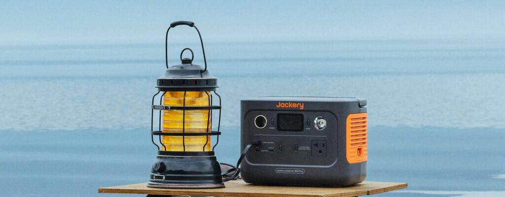小型ポータブル電源 Jackery 300 Plus 出典: Jackery公式